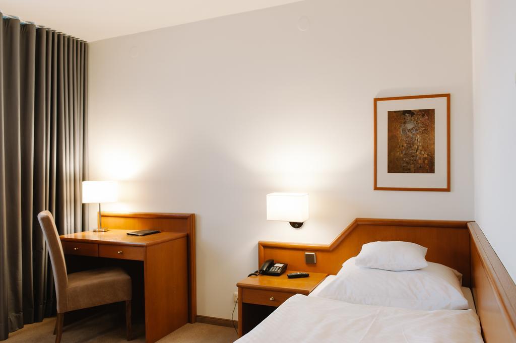 Hotel Santin Belchatow Exterior photo