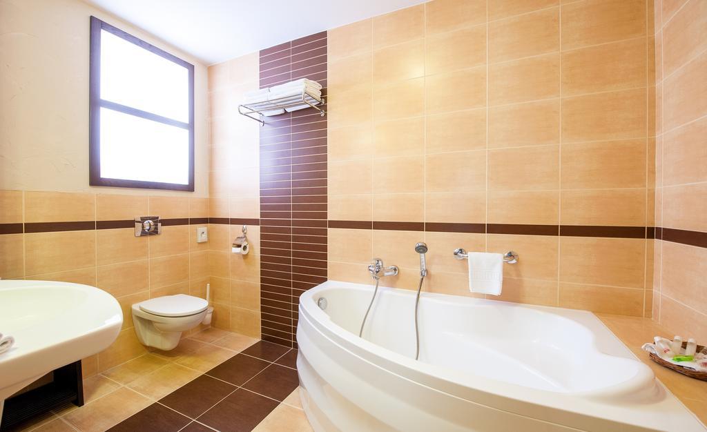 Hotel Santin Belchatow Exterior photo
