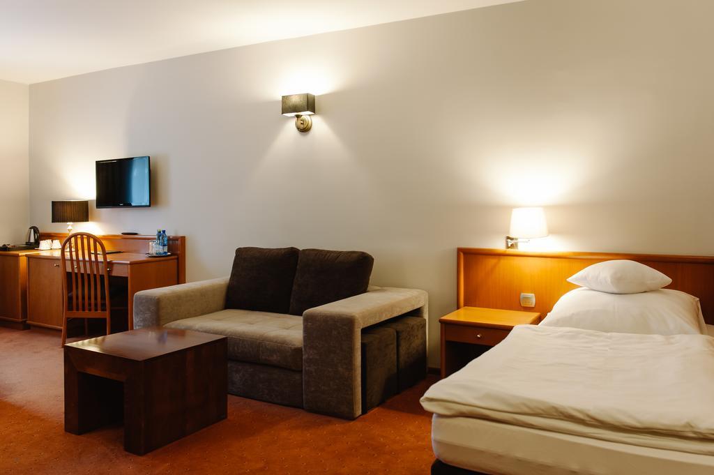 Hotel Santin Belchatow Exterior photo